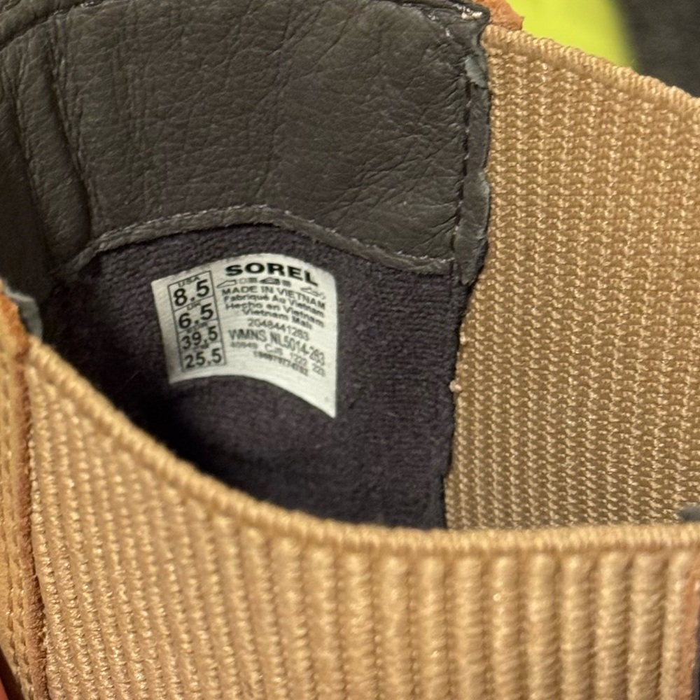 SOREL Waterproof Chelsea Platform Boot - 8.5 - Picture 7 of 8